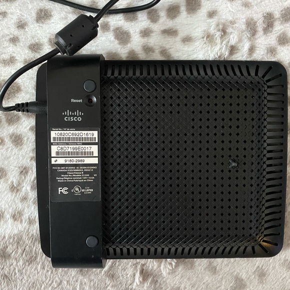 Cisco Linksys E1200 Wireless Router - Picture 4 of 8